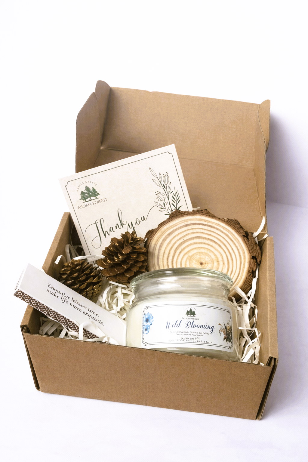 Set Quà tặng 01 nến thơm Aroma Forest 250g nhiều mùi hộp nSet Quà tặng 01 nến thơm Aroma Forest 250g nhiều mùi hộp nắp cài trang trí nơ, quả thôngắp cài trang trí nơ, quả thông